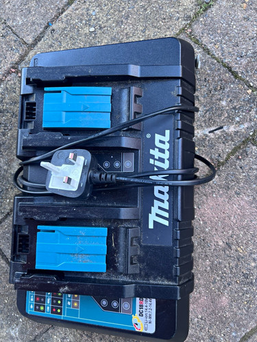 Makita dc18rd 18v - dual, port